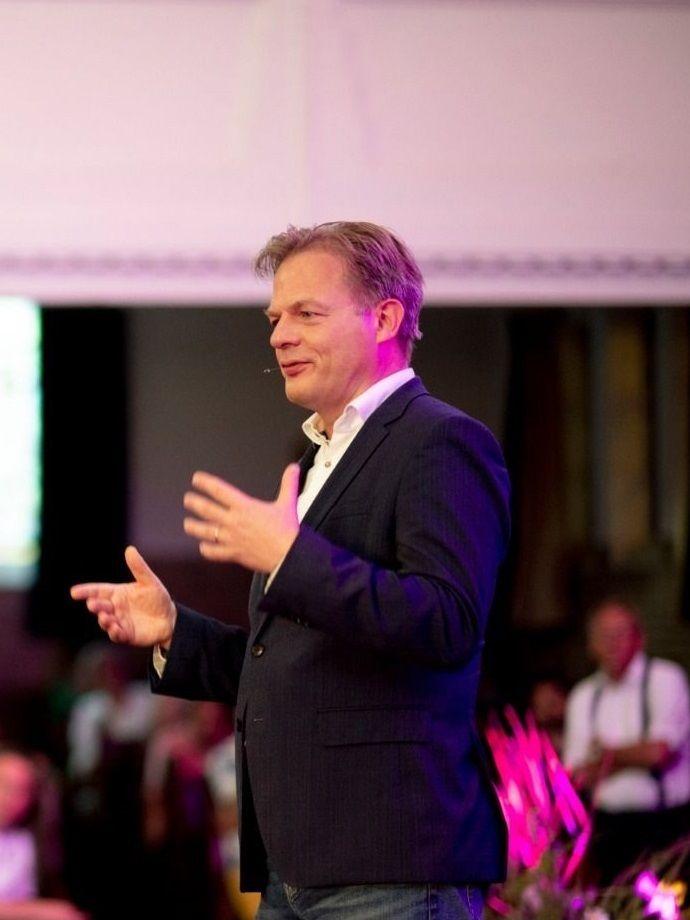 Pieter Omtzigt spreekt